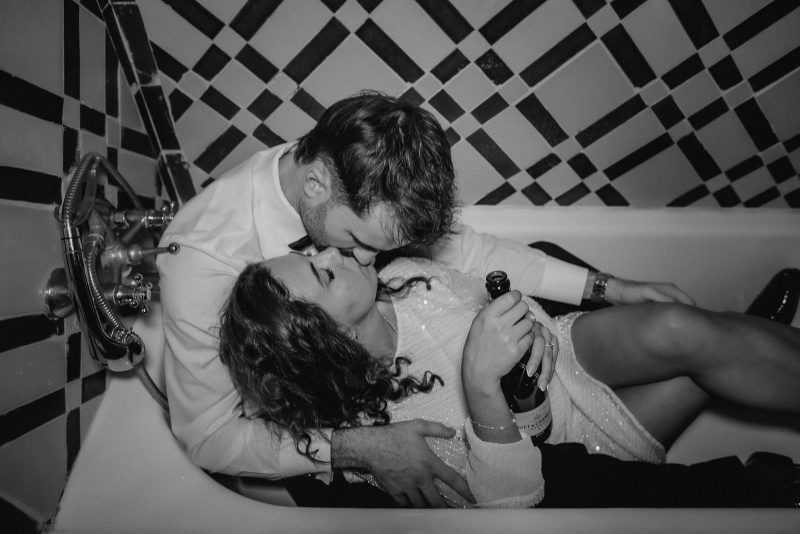 couple kissing in bathtub